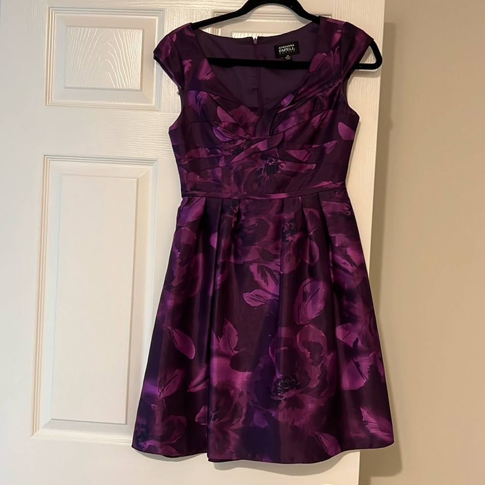 Adrianna Papell dress in excellent condition! Perfect for party or dinner!